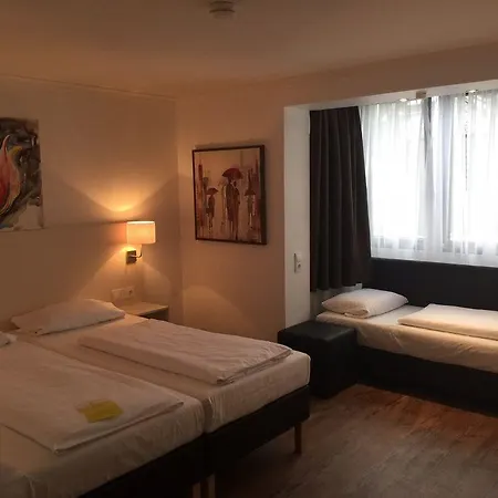 Lloyed Hotel