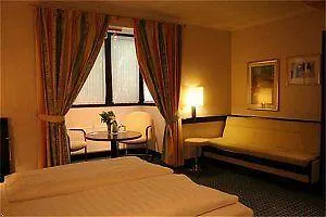 Lloyed Hotel 3*
