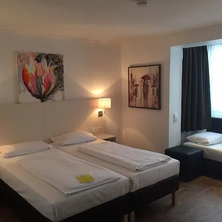 Lloyed Hotel