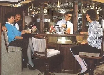 Lloyed Hotel 3*