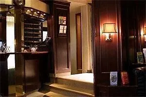 Lloyed 3* Fráncfort del Meno