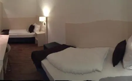 Lloyed 3* Fráncfort del Meno