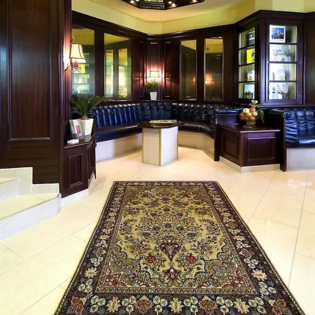 Lloyed 3* فرانكفورت