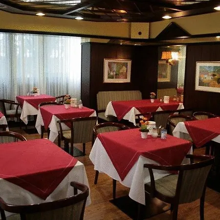 Lloyed 3* 프랑크푸르트