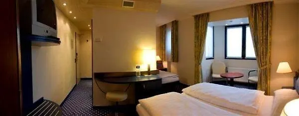 Lloyed Hotel 3*