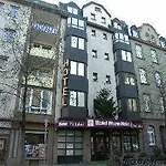 Lloyed Hotel