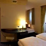 Lloyed Hotel 3*