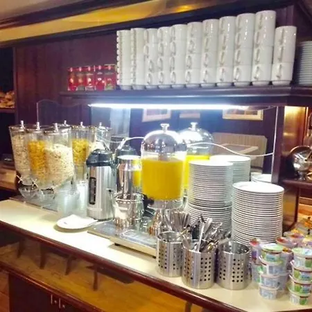 Lloyed Hotel 3*