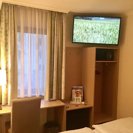 Lloyed 3* Frankfurt nad Mohanem