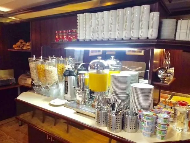 Lloyed Szálloda 3*