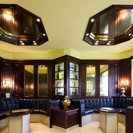 Lloyed Hotel 3*